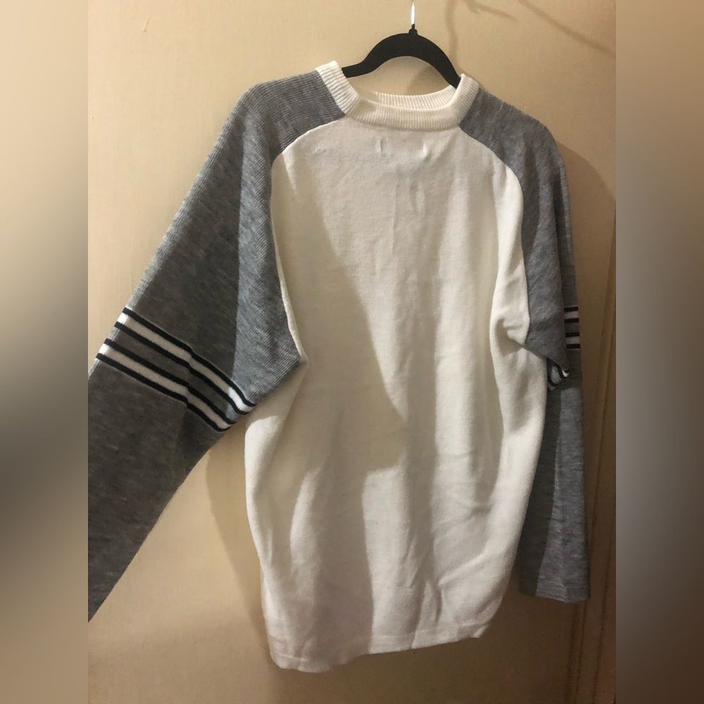 Men’s white and gray sweater